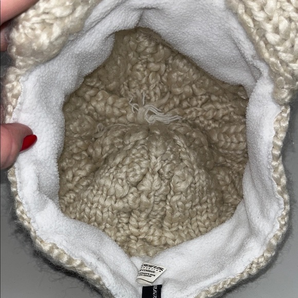 Seirus Innovation Cream Cable Knit Hat main image 4